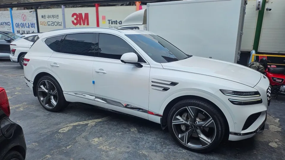 Genesis GV80 window tinting - Genesis GV80 Window Tinting Review — Enhanced Comfort & Style photo 3
