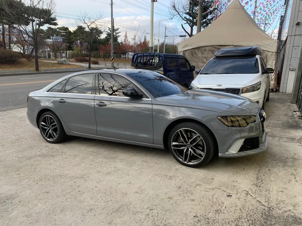 Audi A6のカーラッピング事例|ロックグレーで洗練された変身 施工写真 3-1