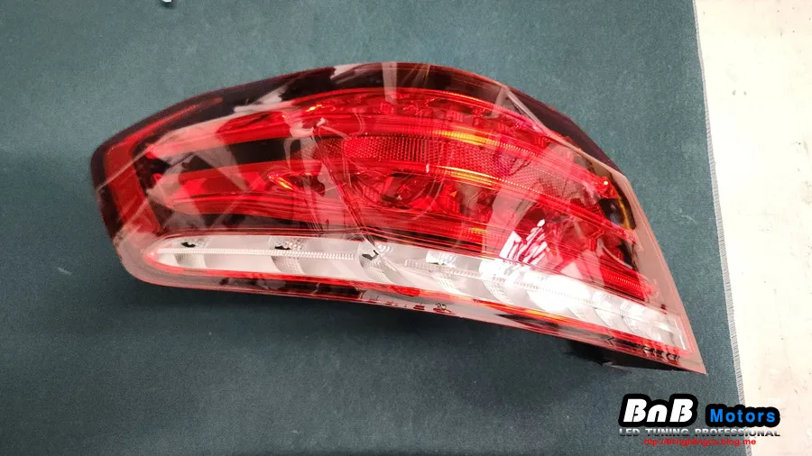 Mercedes-Benz E-Class W212 body repair - Mercedes-Benz E-Class W212 Tail Light Repair Review photo 3