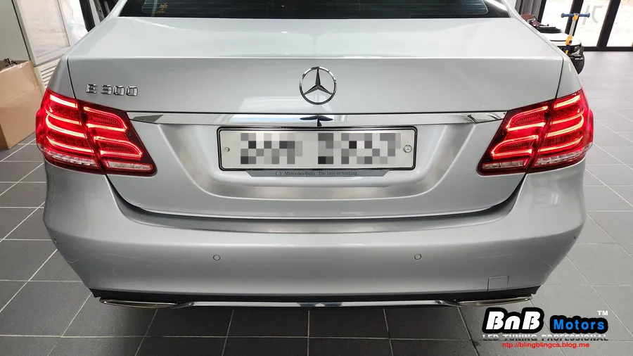 Mercedes-Benz E-Class W212 body repair - Mercedes-Benz E-Class W212 Tail Light Repair Review photo 4