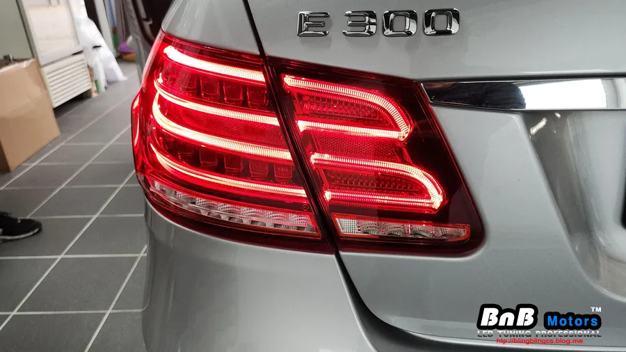 Mercedes-Benz E-Class W212 body repair - Mercedes-Benz E-Class W212 Tail Light Repair Review photo 5
