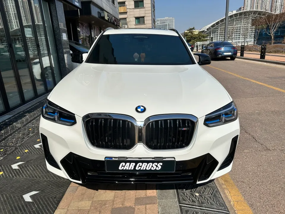 BMW iX vinyl wrap installation result