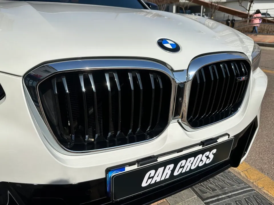 BMW iX Vinyl Wrap Review: Interior Carbon Black Upgrade photo 2