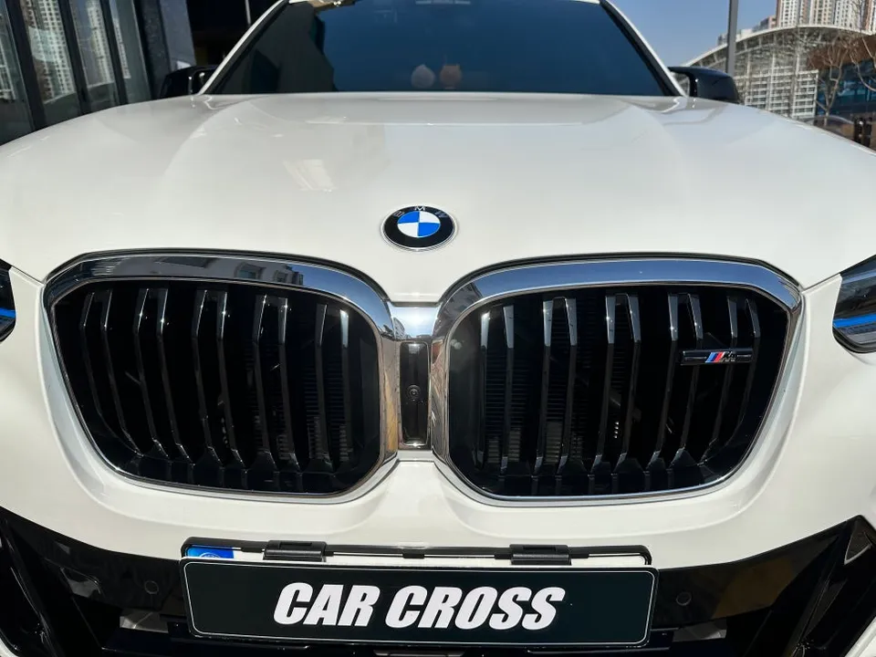 BMW iX vinyl wrap - BMW iX Vinyl Wrap Review: Interior Carbon Black Upgrade photo 3
