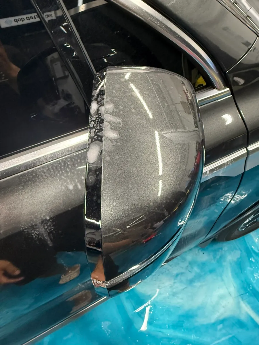 Kia Sorentoのガラスコーティング事例 施工写真 1-2