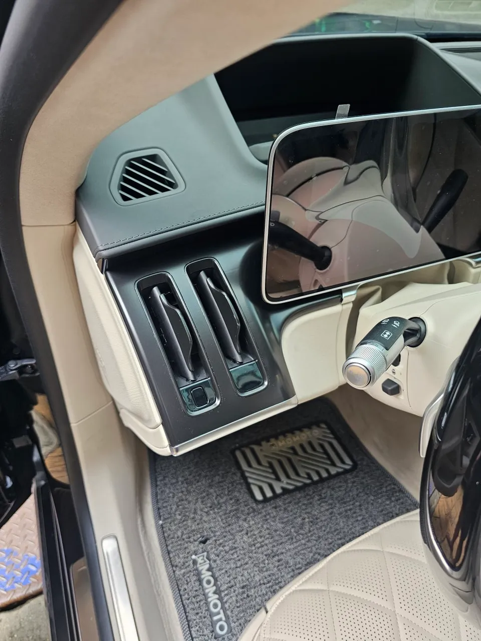 メルセデス・ベンツ Sクラス W223のカーラッピング事例|室内反射光対策 施工写真 3-1