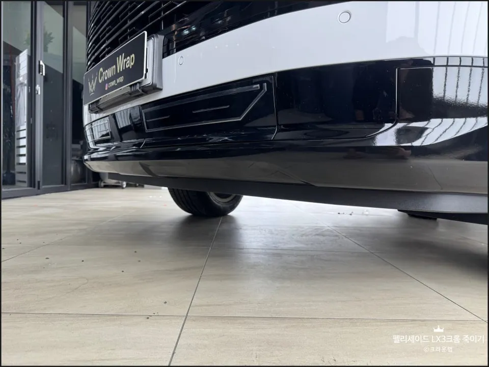 Hyundai Palisade LX3のクロームメッキをブラックラッピングでカスタム 施工写真 4-2