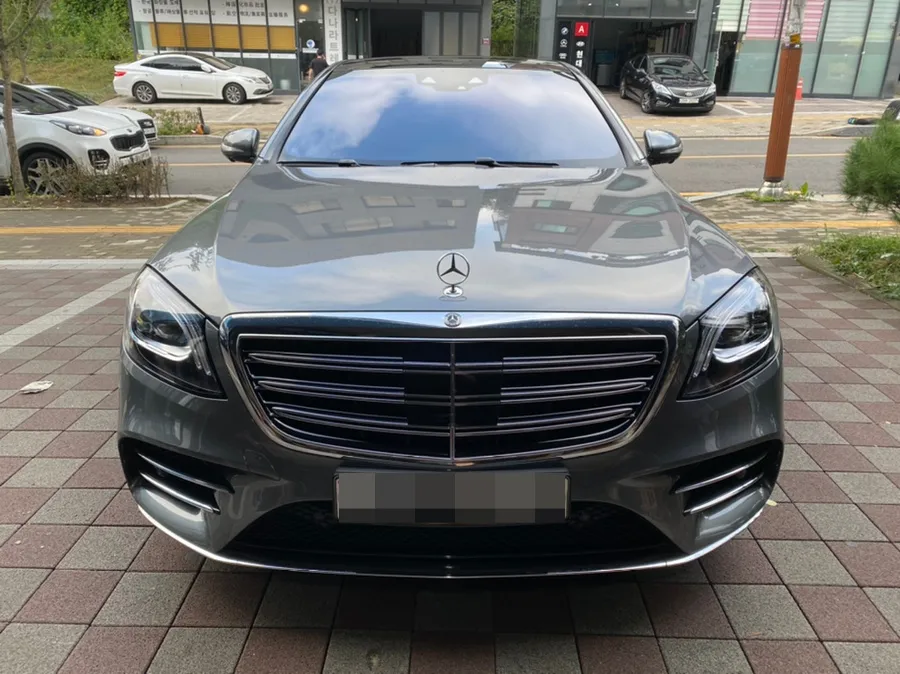 Mercedes-Benz S-Class dash cam installation result