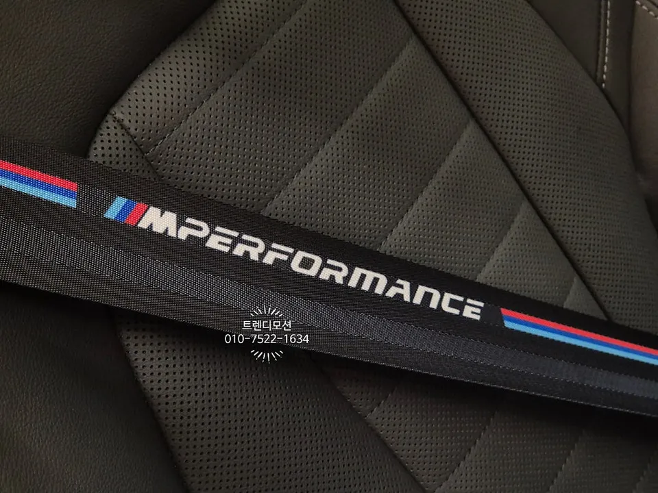 BMW i4 Interior Customization Review: M Performance Seatbelts photo 1