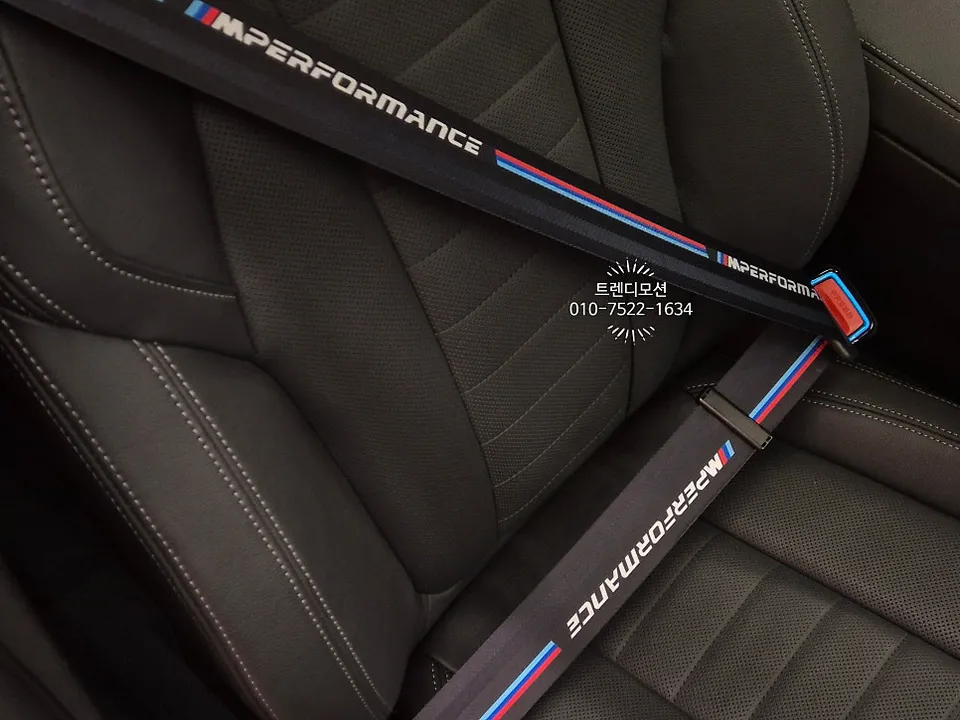 BMW i4 Interior Customization Review: M Performance Seatbelts photo 2