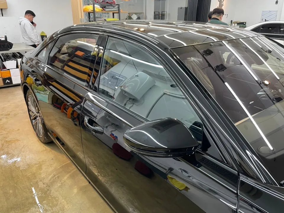 Audi A8のカーラッピング事例|クローム除去で印象激変 施工写真 3-3