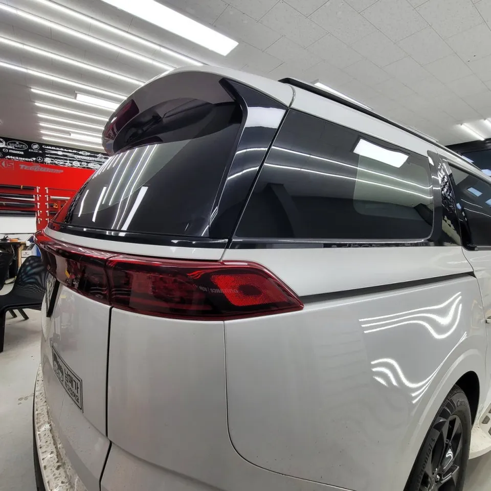 Kia Carnival KA4のCピラーラッピング事例|費用目安・仕上がり 施工写真 3-3