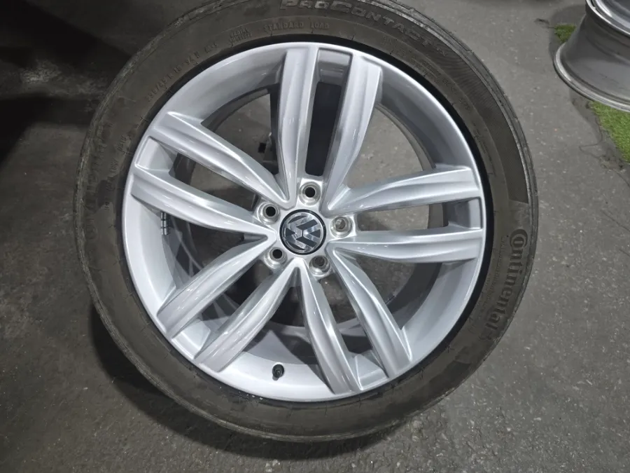 Volkswagen Passatのホイールリペア・塗装事例 施工写真 3-2