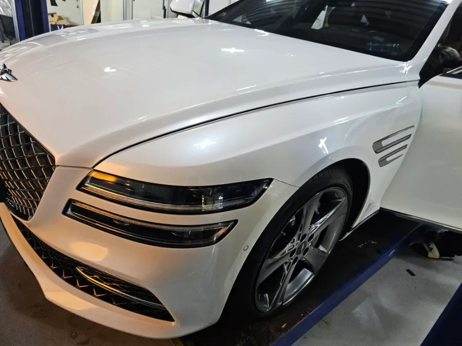 Genesis G80 RG3 ambient lighting installation result