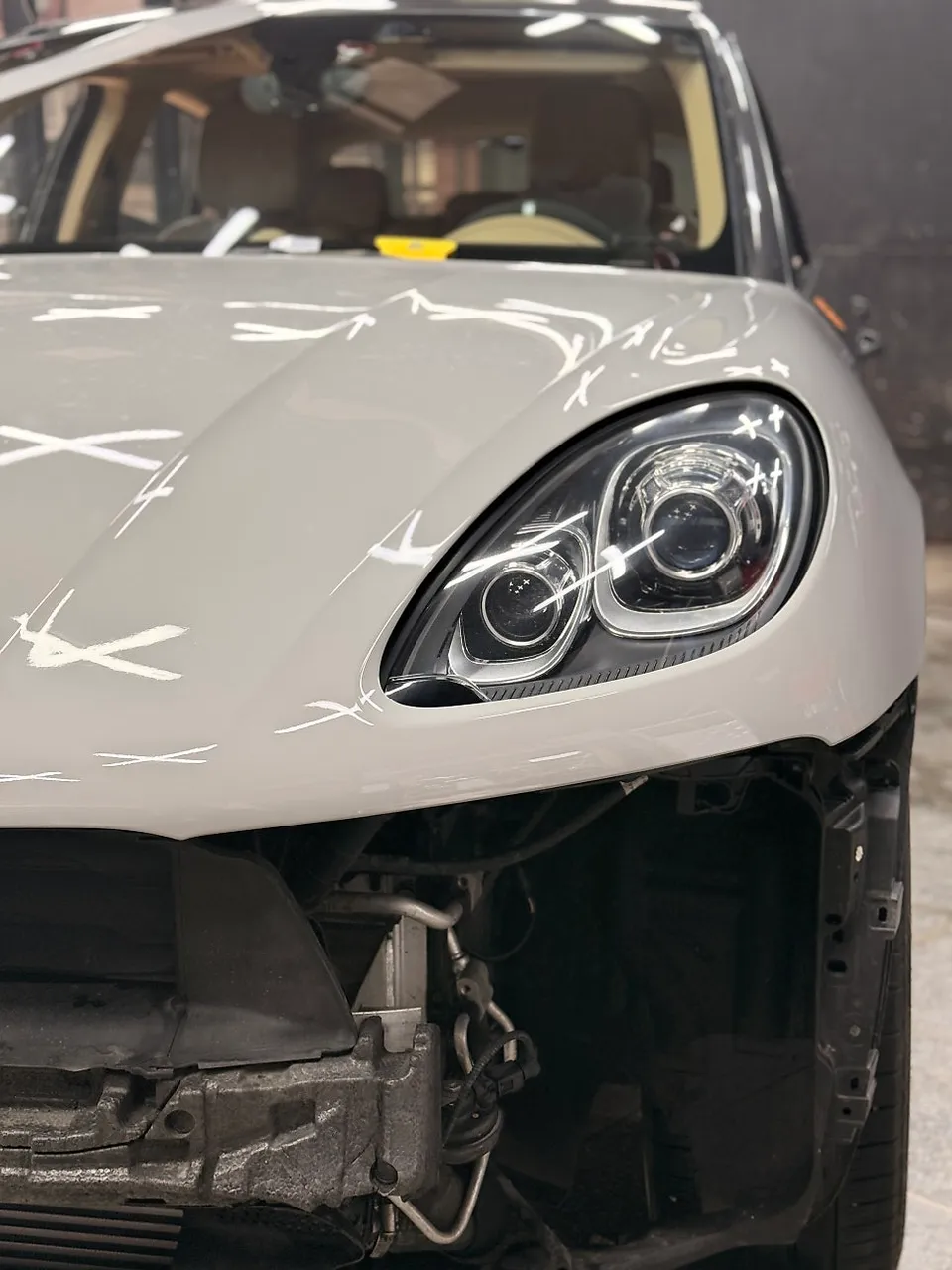 Porsche Macanのカーラッピング事例 施工写真 2-2