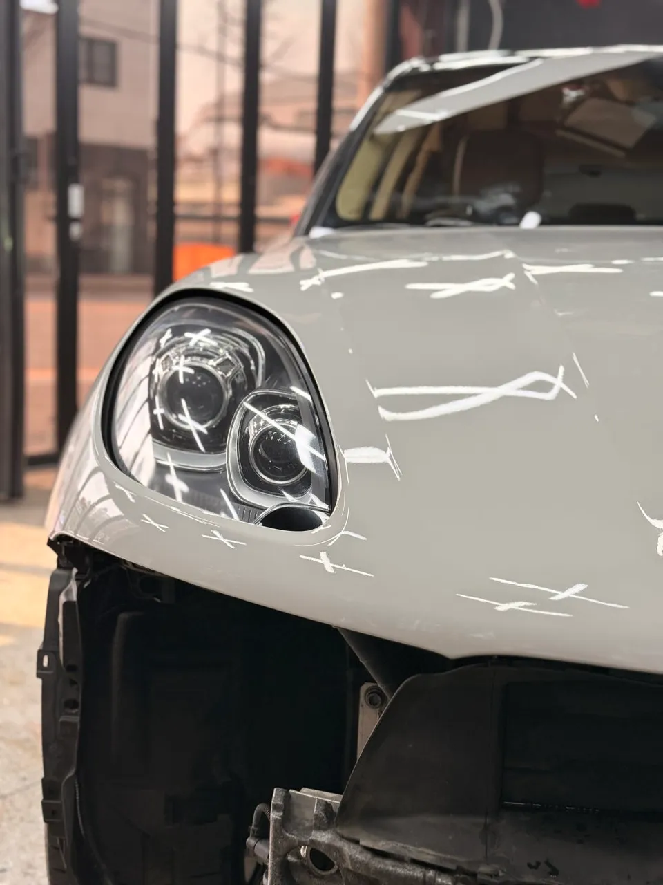Porsche Macanのカーラッピング事例 施工写真 3-2