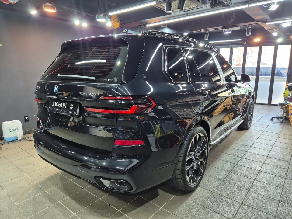 BMW X7のカーラッピング事例｜クロームパーツのブラックアウト 施工写真 3-3