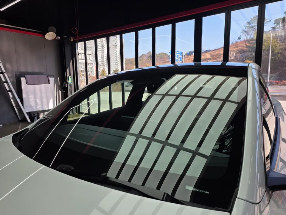 Tesla Model Y window tinting - Tesla Model Y Window Tinting Review — Rainbow VS200 Film & Yoke H photo 3