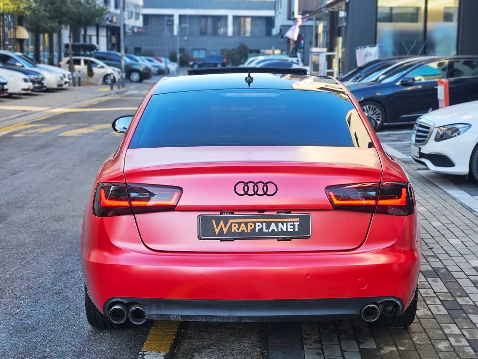 Audi A6のカーラッピング事例|保険修理とカラーチェンジ 施工写真 3-2
