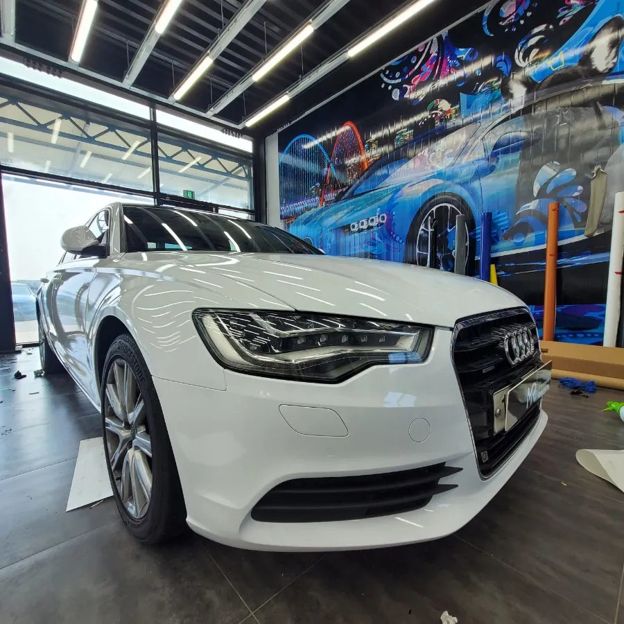 Audi A6のカーラッピング事例｜グロスホワイトで高級感アップ 施工写真 2-2