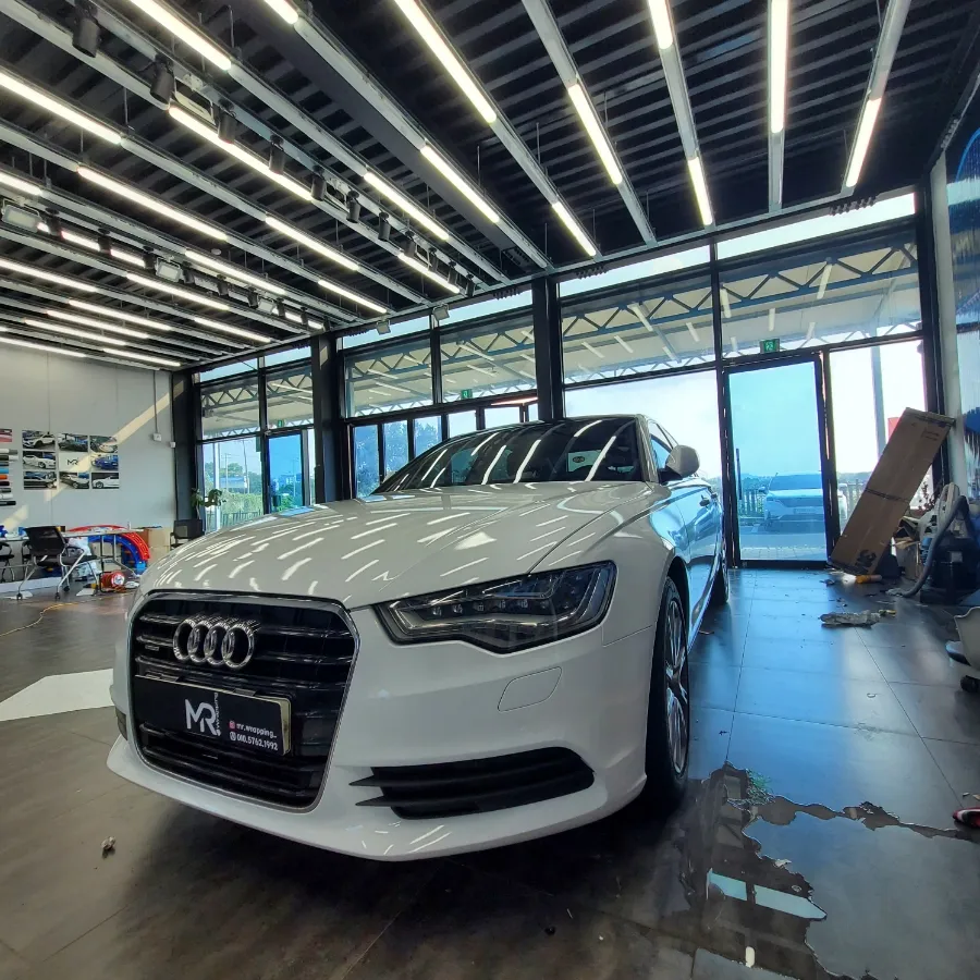 Audi A6のカーラッピング事例｜グロスホワイトで高級感アップ 施工写真 3-2