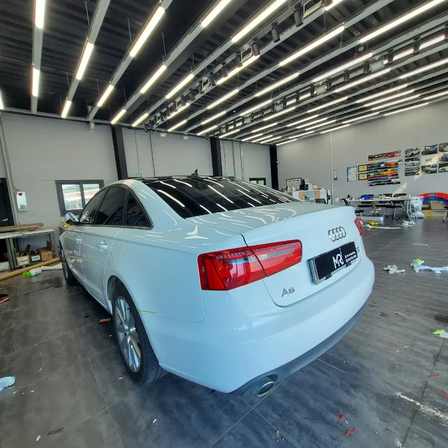 Audi A6のカーラッピング事例｜グロスホワイトで高級感アップ 施工写真 1-3