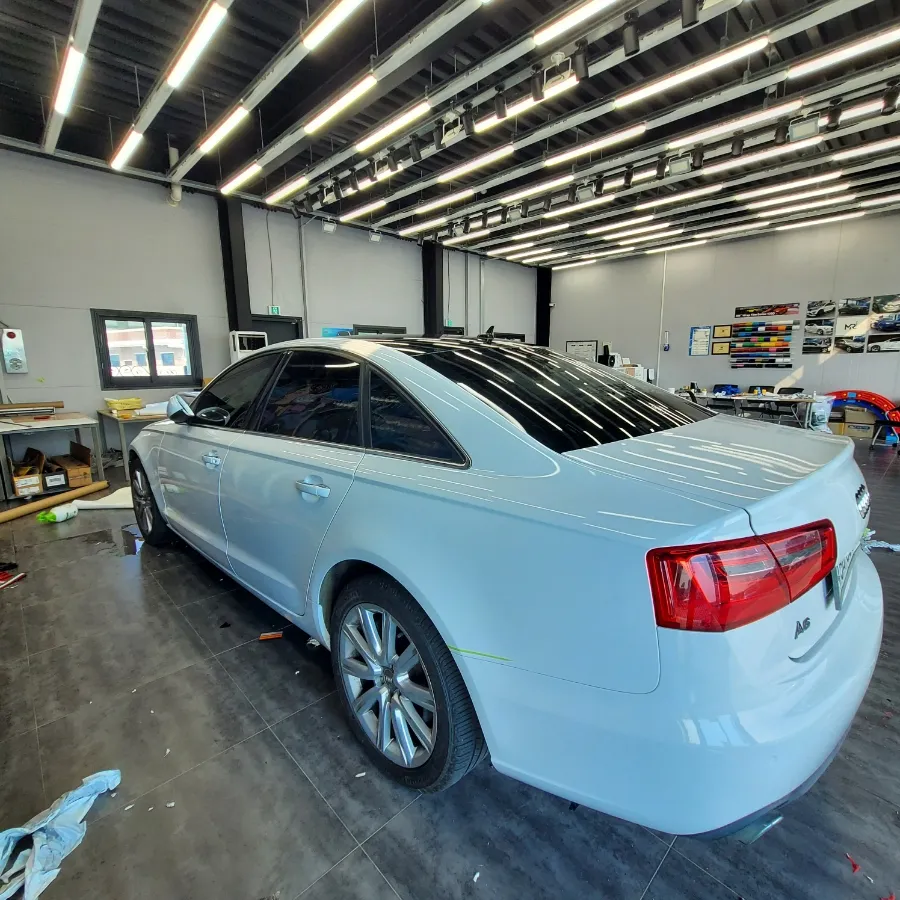 Audi A6のカーラッピング事例｜グロスホワイトで高級感アップ 施工写真 3-3