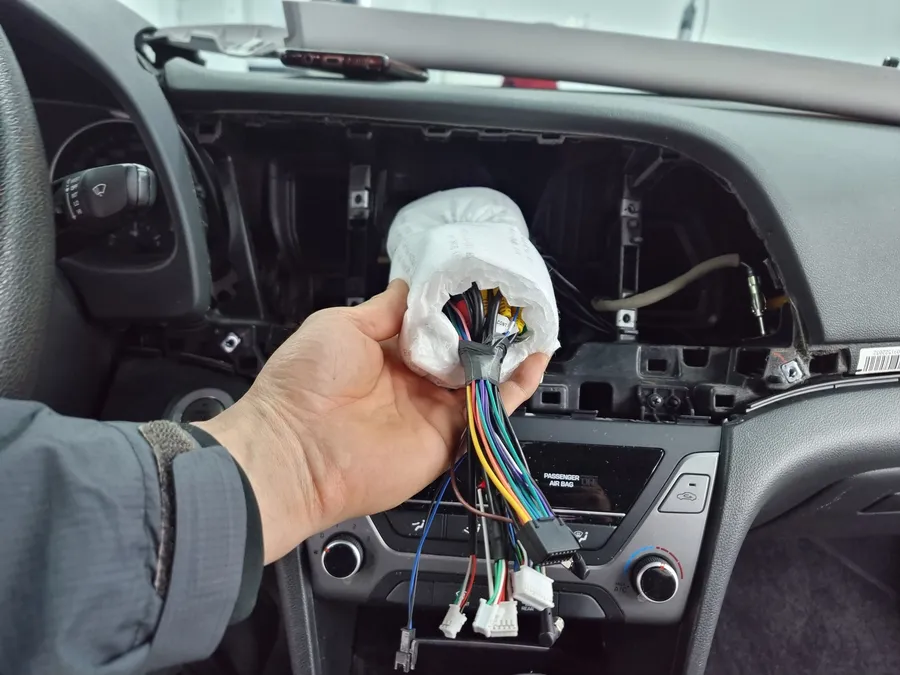 Hyundai Elantra ADのAndroid Auto・CarPlay取付事例 施工写真 3-2