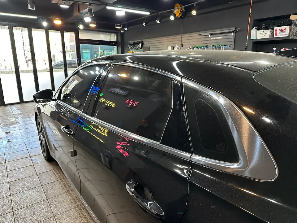 Hyundai Azeraのカーラッピング事例｜クローム除去でスポーティに 施工写真 3-1