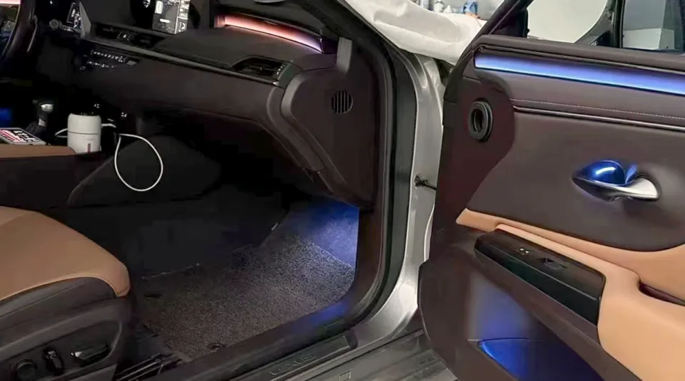 Lexus ES 7th Gen ambient lighting review