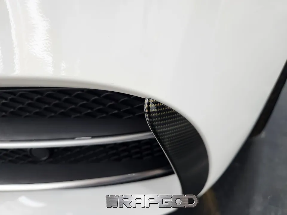 Mercedes-Benz Eクラスのカーラッピング事例:費用目安と仕上がり 施工写真 2-3