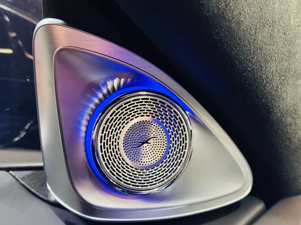 Mercedes-Benz S-Classのカーオーディオ施工事例 施工写真 1-2