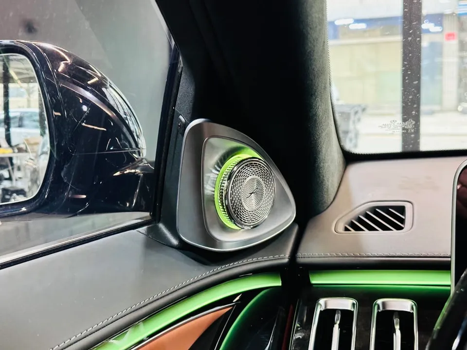 Mercedes-Benz S-Classのカーオーディオ施工事例 施工写真 1-3