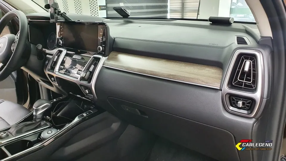 Kia Sorento MQ4 ambient lighting - Kia Sorento MQ4 Ambient Lighting Review - Custom Moldings photo 3