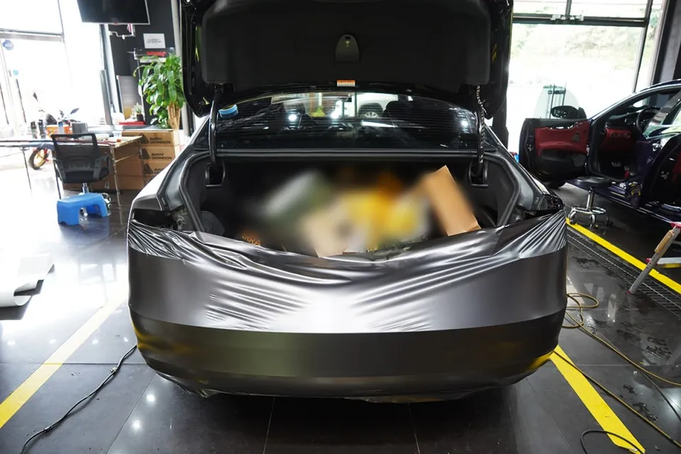 Audi A8 PPF施工事例|サテングレーメタリックの仕上がり 施工写真 2-3