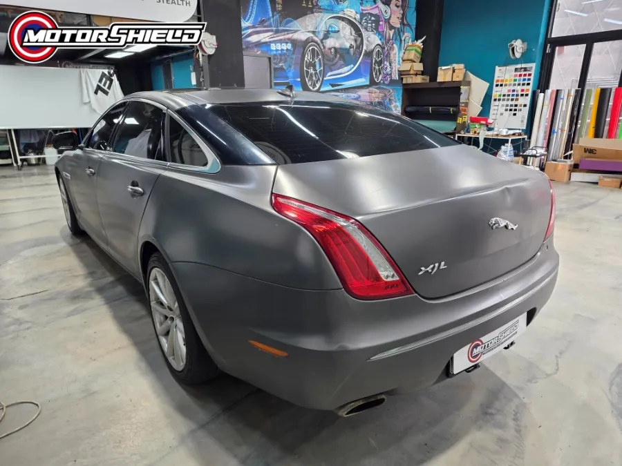 Jaguar XJLのカーラッピング事例 施工写真 5