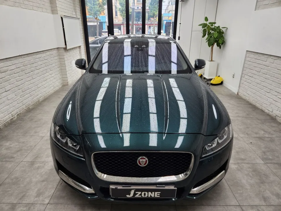 Jaguar XFのカーフィルム施工事例|費用目安・仕上がり 施工写真 1-1