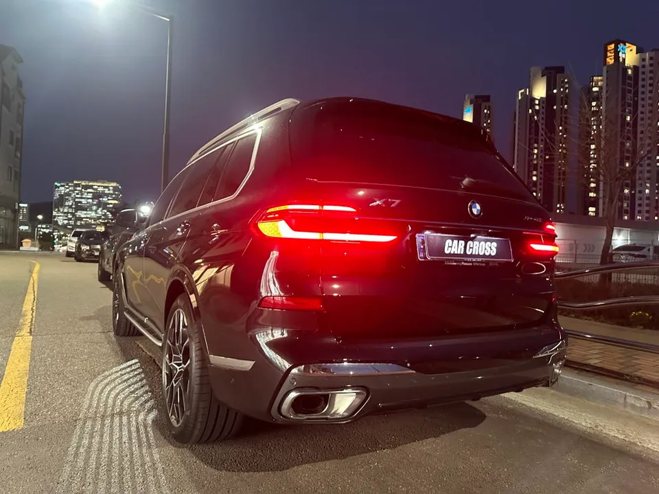BMW X7のカーラッピング事例|クローム除去で高級感アップ 施工写真 3-1