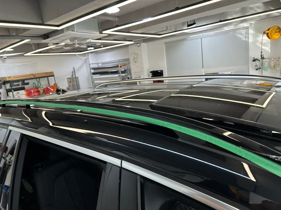 BMW X7のカーラッピング事例|クローム除去で高級感アップ 施工写真 2-3