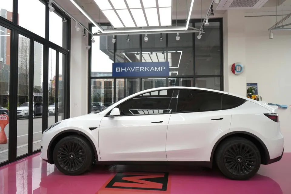 Tesla Model Yのカーフィルム施工事例|費用目安・仕上がり 施工写真 3-1
