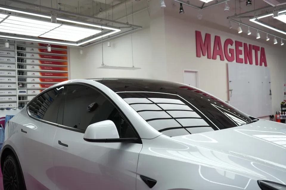 Tesla Model Yのカーフィルム施工事例|費用目安・仕上がり 施工写真 2-3