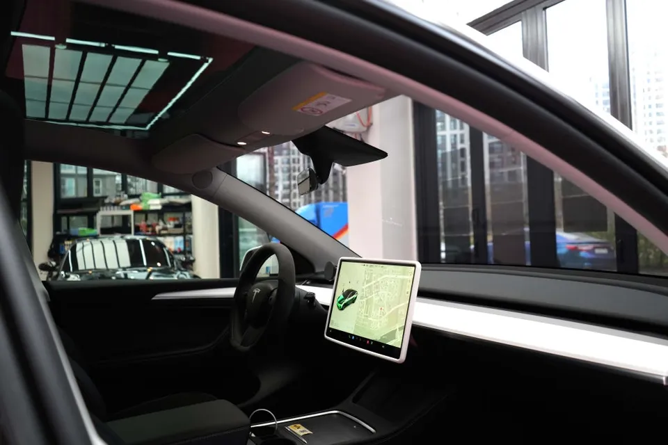 Tesla Model Yのカーフィルム施工事例|費用目安・仕上がり 施工写真 3-3