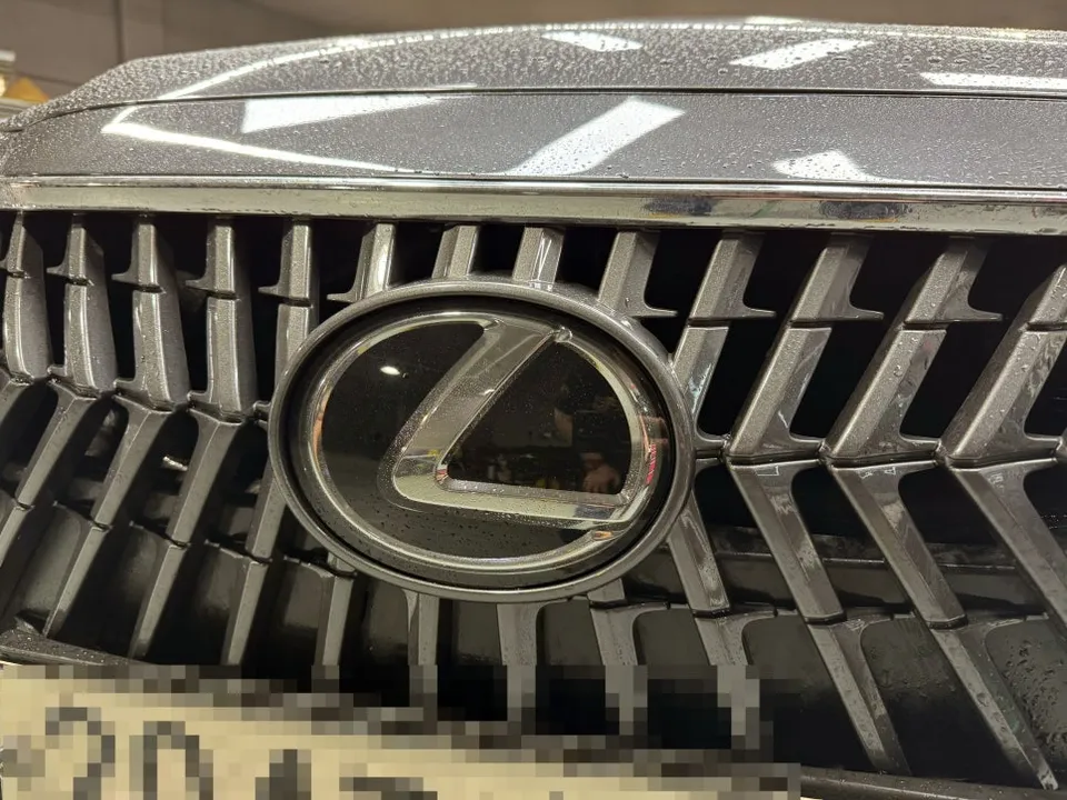 Lexus ES 300h surround view camera - Lexus ES 300h Surround View Camera Review: Cost & Results photo 4