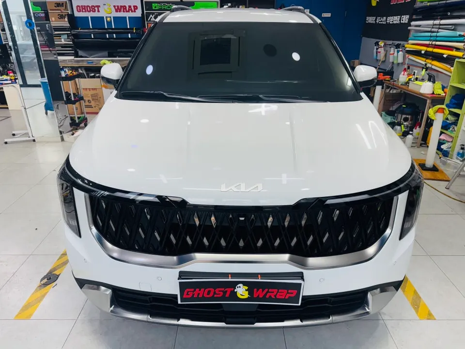 Kia Carnivalのカーラッピング事例|広告効果とデザイン 施工写真 1-1