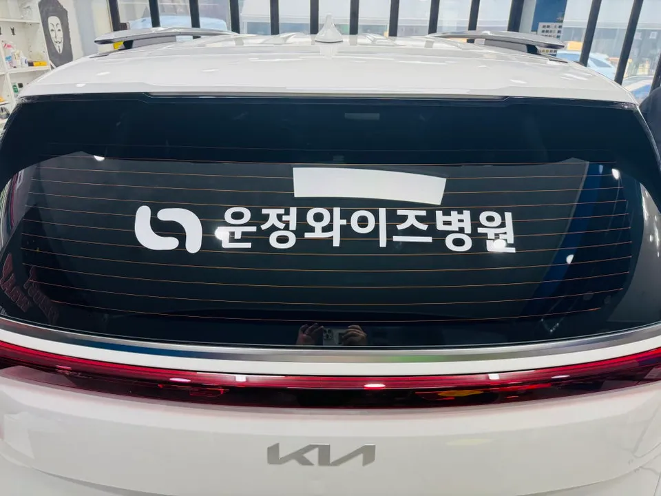 Kia Carnivalのカーラッピング事例|広告効果とデザイン 施工写真 3-2