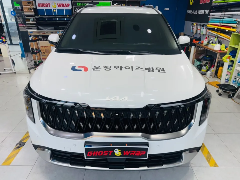 Kia Carnivalのカーラッピング事例|広告効果とデザイン 施工写真 2-3