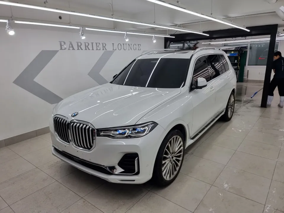 BMW X7のカーラッピング事例|3Mサテンダークグレー 施工写真 3-1