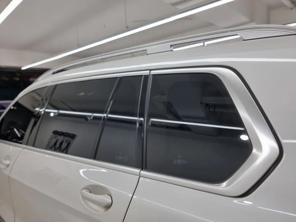 BMW X7のカーラッピング事例|3Mサテンダークグレー 施工写真 3-3