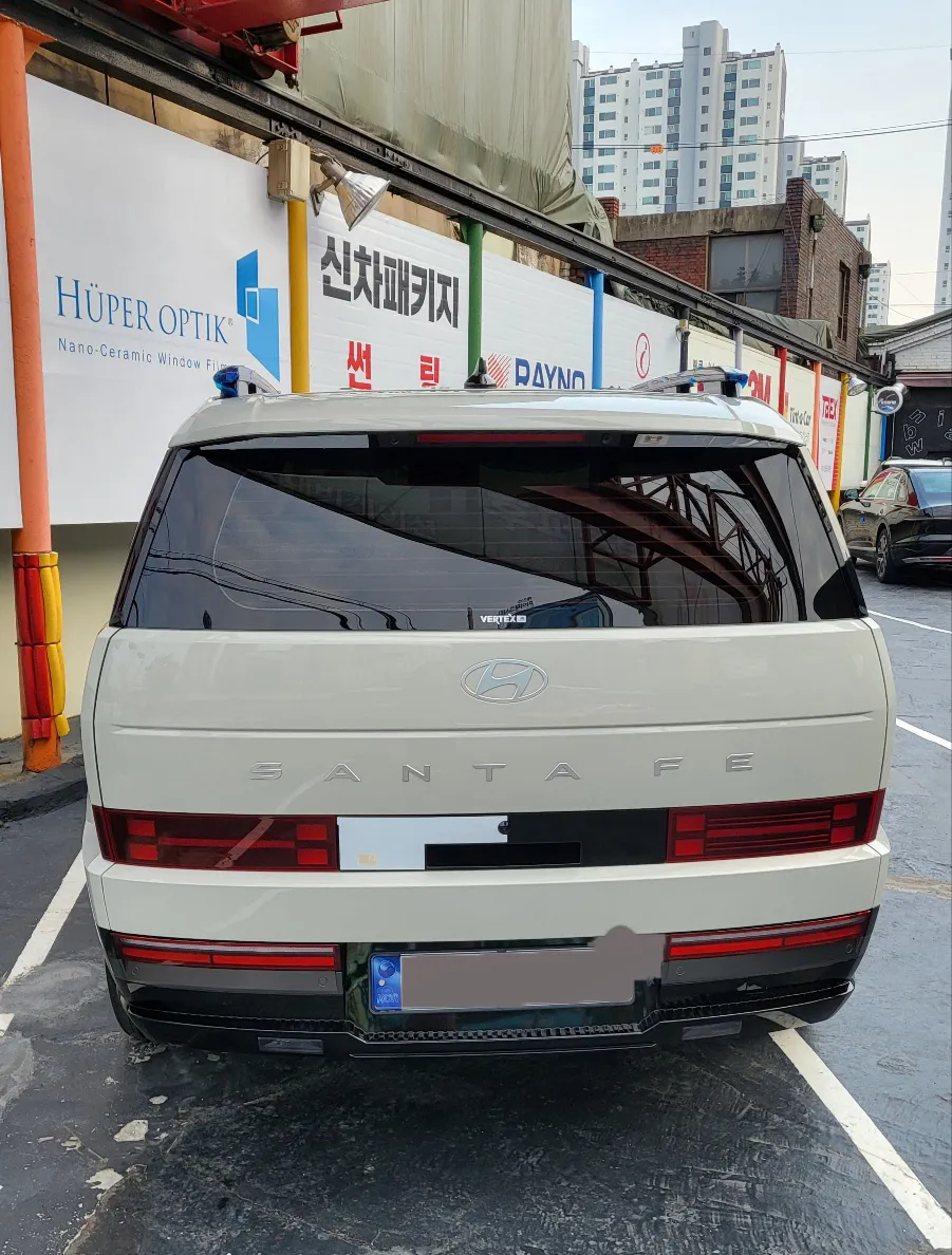 Hyundai Santa Feのカーフィルム施工事例 施工写真 3-2
