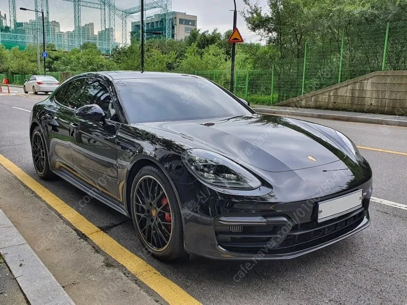Porsche Panamera 971のホイールリペア・塗装事例 施工写真 2-2